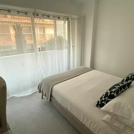 Daire 1er - Chic One-bedroom With Parking - Stayinantibes *